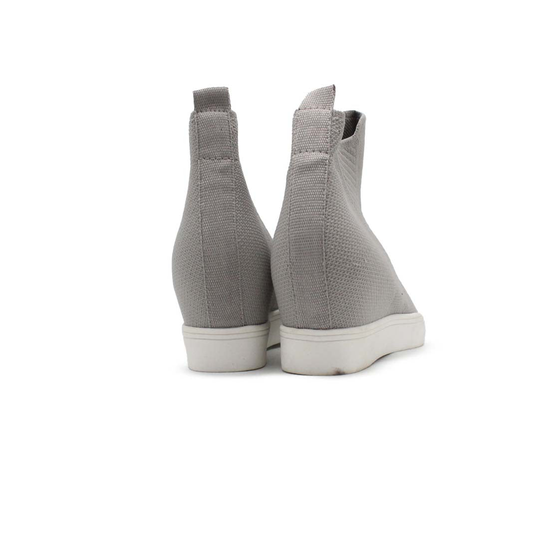 Branded Original Used Pre-Loved Sneakers in Pakistan