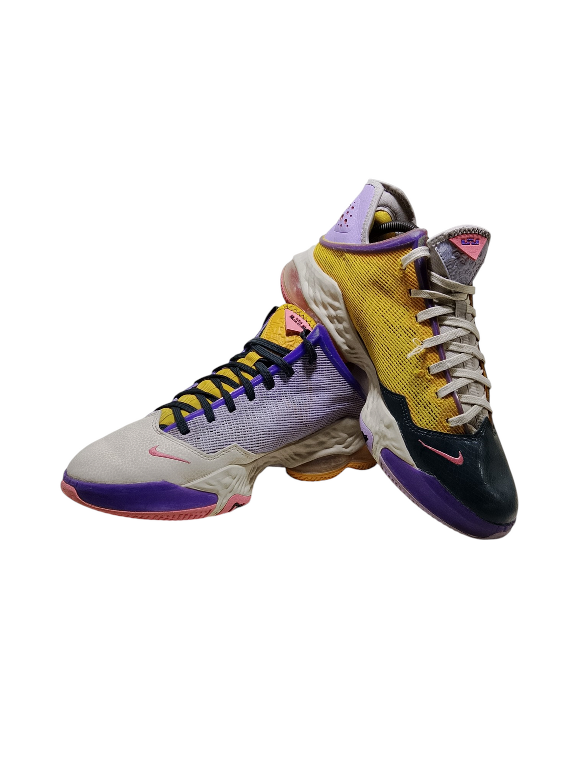 Nike LeBron 19 Low Mismatch