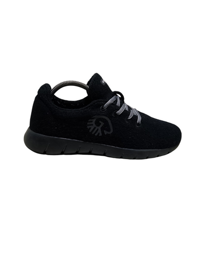 Giesswein Black Shoe