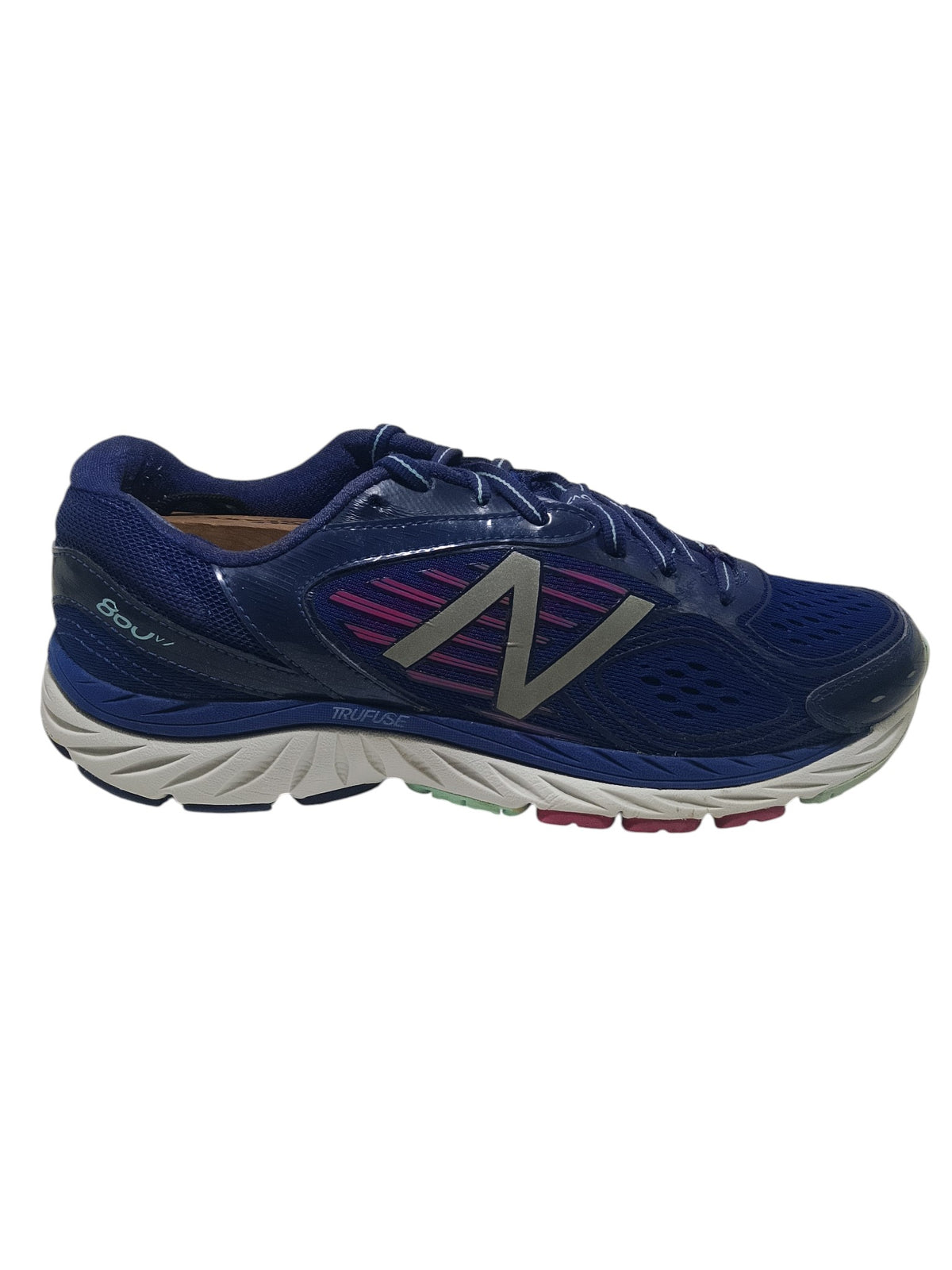 New Balance 860v7