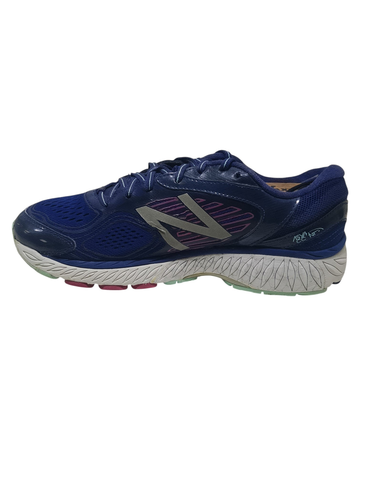 New Balance 860v7