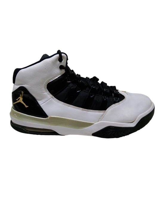 Air Jordan Max Aura White / Metallic Gold