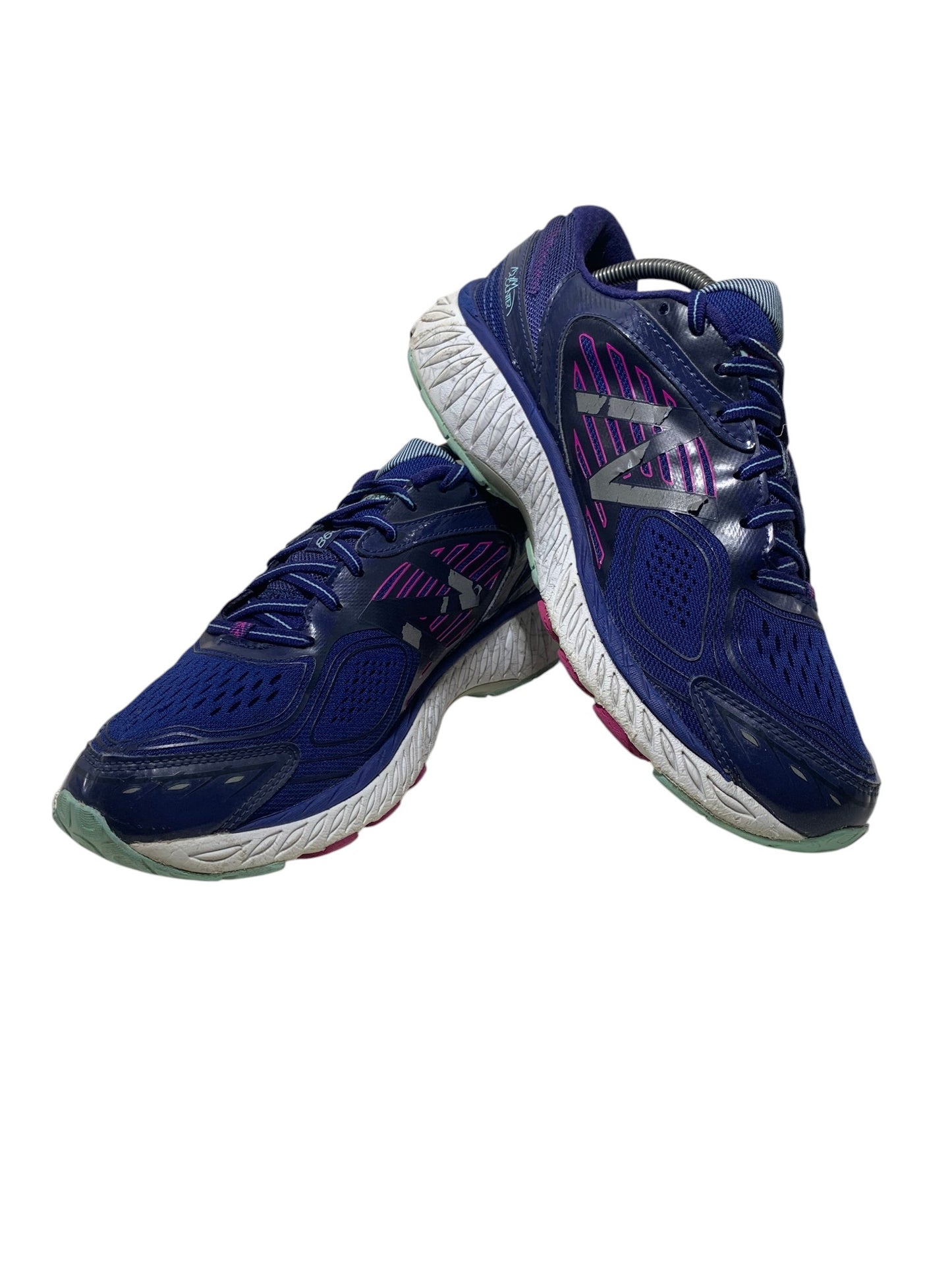 New Balance 860 v7