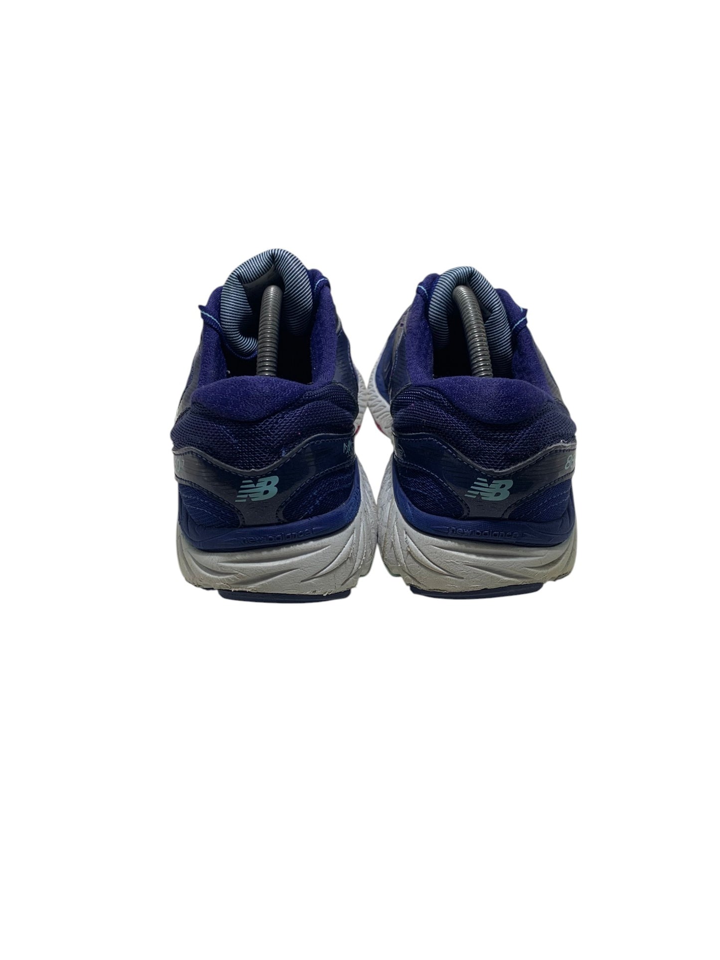 New Balance 860 v7
